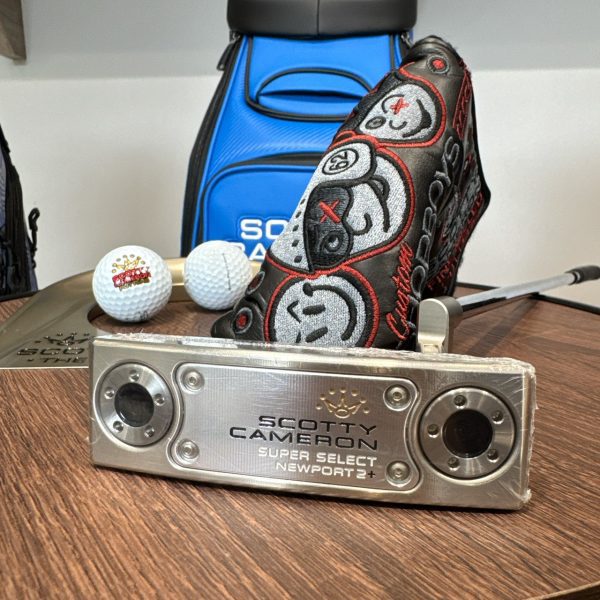Scotty Cameron Super Newport 2+ in SSS with a Custom Shop stamp