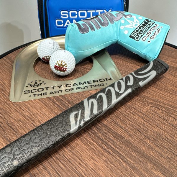 Scotty Cameron Super Select Newport 2+ in SSS with a Custom Shop